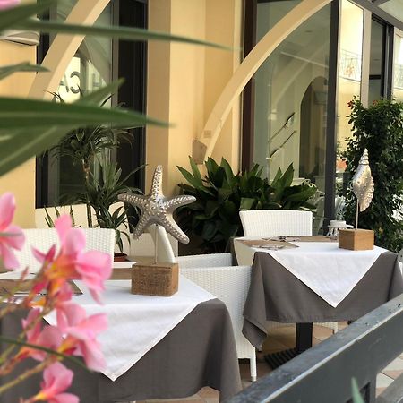 Hotel La Conchiglia ベラーリア・イジェア・マリーナ エクステリア 写真
