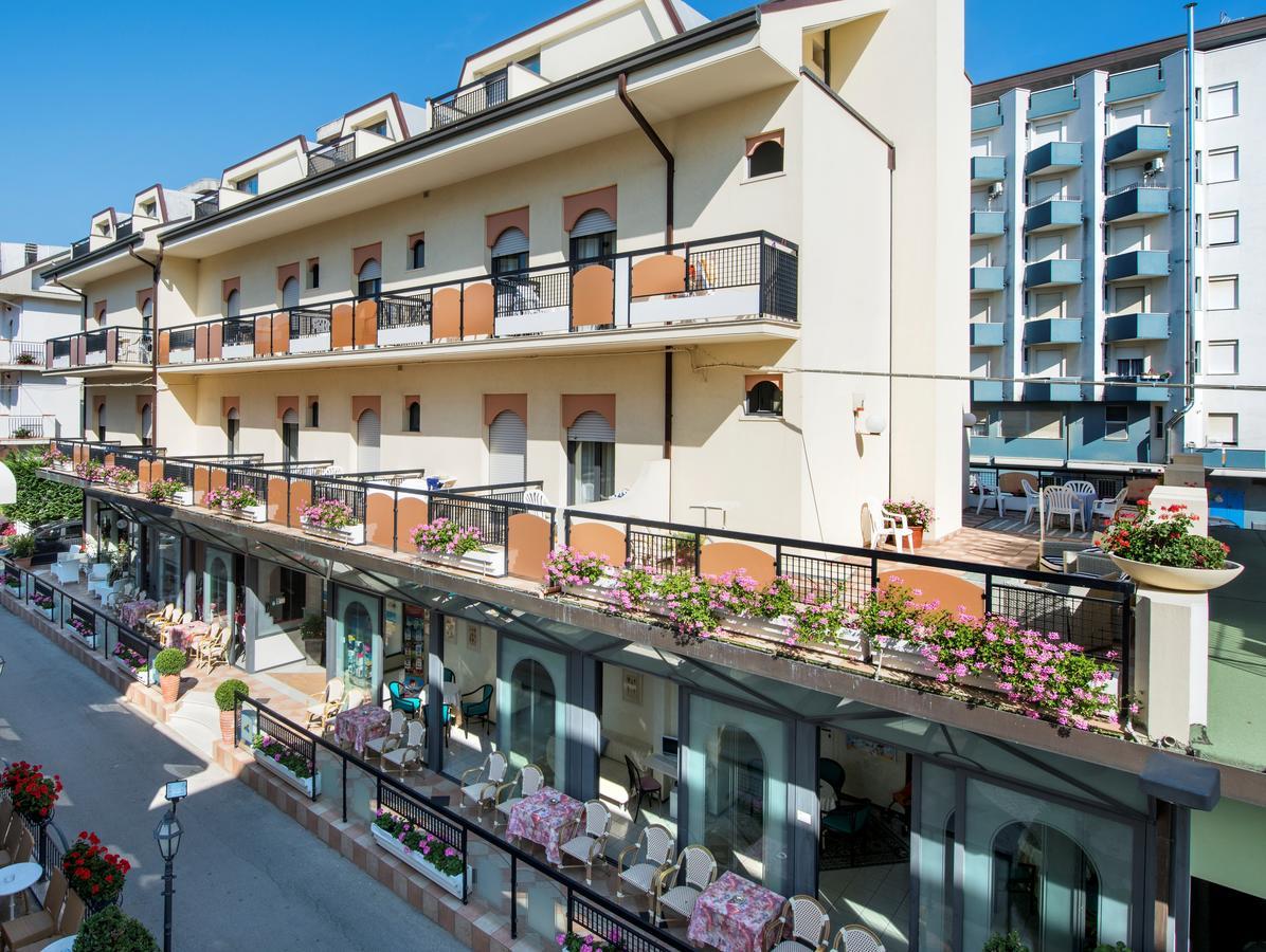 Hotel La Conchiglia ベラーリア・イジェア・マリーナ エクステリア 写真